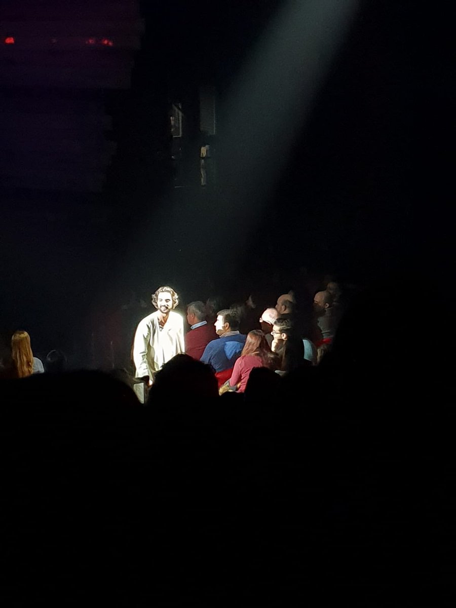 XabiCamino's tweet photo. ¡Qué regalo! ¡Qué experiencia! ¡Qué nivel! Y sobre todo: ¡Qué mensaje! Gracias al equipo de @33elmusical por la invitación al preestreno y por el brillante espectáculo! 🎶 La única religión, el único camino, el único mandato será el amor 🎶 ¡Totalmente recomendable! #33elMusical https://t.co/kDdndzM8PZ
