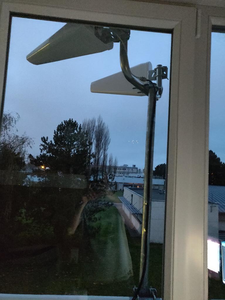 xto91x's tweet photo. Un peu de peaufinage avec le pointage d'antennes relais 4G et pouf ça fait des chocapics https://t.co/3LolHT8jJl