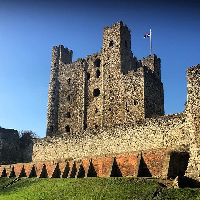 Rochester Castle yesterday #rochestercastle #rochester #kent #england #castle #history #medieval #englishheritage #castles #architecture #uk #exploreengland #traveller🌍 #england🇬🇧 #dayout #travel #explorekent #iphoneography #nofilter #instalike #inst… ift.tt/2ORCSB5