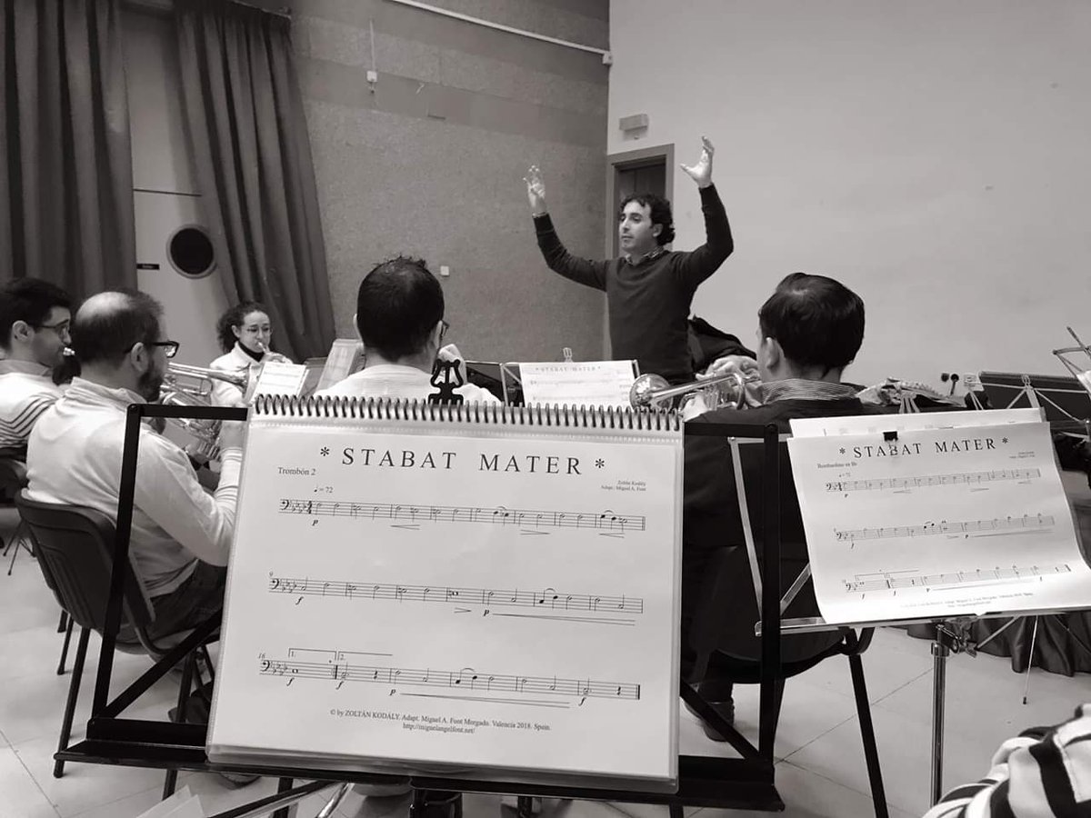 AmPasionyMuerte's tweet photo. Un domingo más de ensayo con @MiguelAFont 
Preparando el concierto de Santa Cecilia del próximo sábado 
Suena Stabat Mater https://t.co/SOz0N65ynb