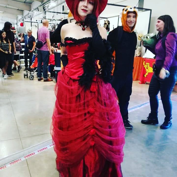 Myuun_Sama's tweet photo. "Je détestais mes cheveux roux qui étaient comme mon père. Je détestais le rouge. Après que tu m'es complimenté j'ai commencée a aimer le rouge " Mme red
#mmered #angelinadurless #kuroshitsuji #cosplay #blackbutler #red #love #Convention https://t.co/lGgMIvgDpC