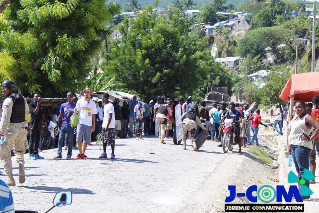 JCOMHaiti's tweet photo. Manifestation 18 novembre 2018 #JeremieHT https://t.co/XCWSABYmHj