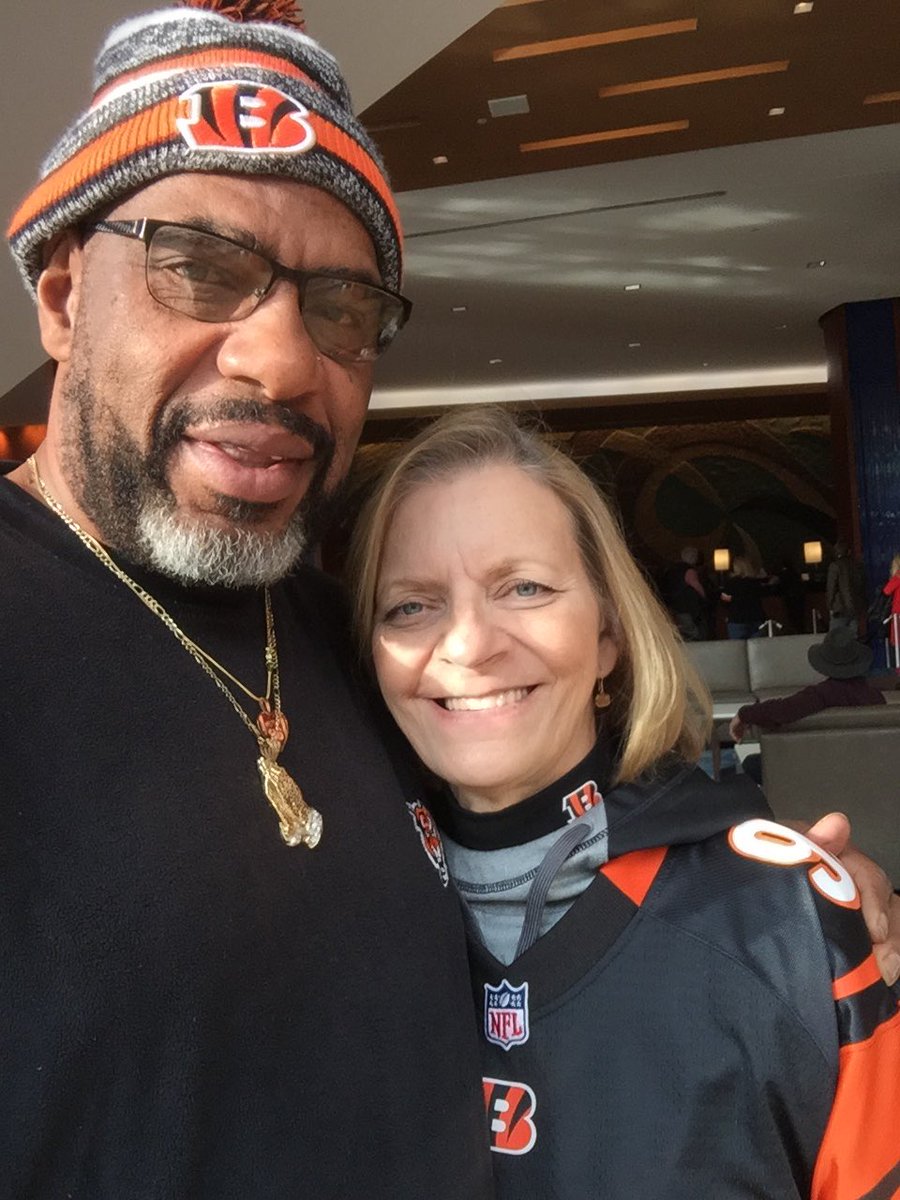 mjkrafty's tweet photo. @Carlos_Dunlap Met the nicest man today. The other Mr Dunlap. #ispy96 #SeizeTheDay https://t.co/4uLpzR5acw