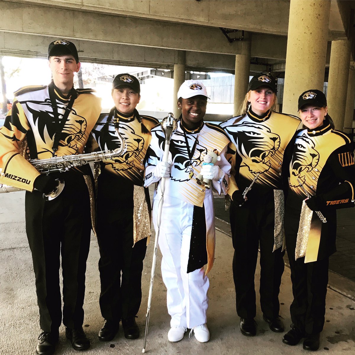 MUTauBeta's tweet photo. Five of our sisters represented us on the @MarchingMizzou trip to Tennessee this weekend! Safe travels back to Columbia! #4gr8rhalftime https://t.co/v86i9BT2i1