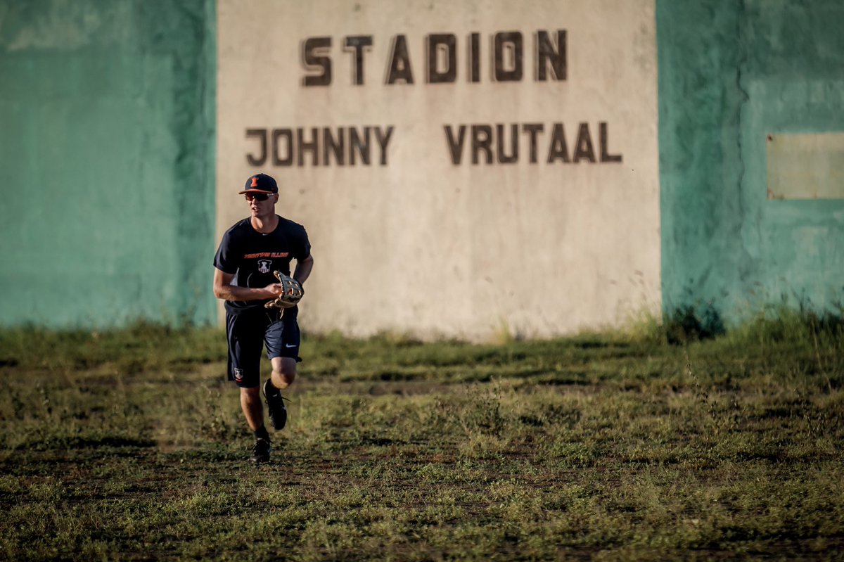 Illinois Baseball tweet media
