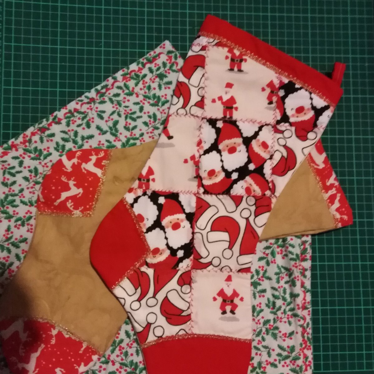 lealakw's tweet photo. Have been crafting for christmas this weekend. A table-runner, and Christmas stockings made. #christmascrafts https://t.co/mh0XFoHds6