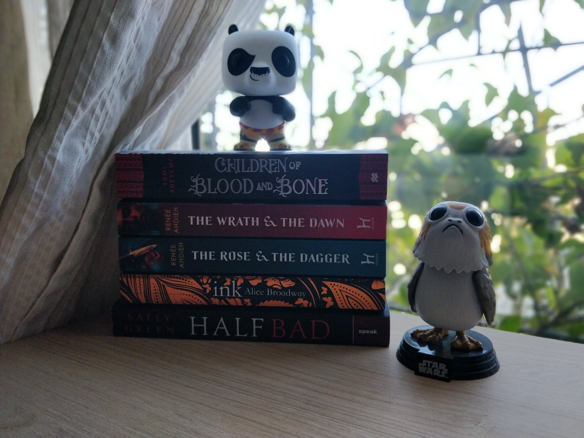 bookish_4life's tweet photo. So excited to participate in the #Fallintofantasyreadathon .. this is my stack to complete all the challenges https://t.co/KZHXM7ylIQ