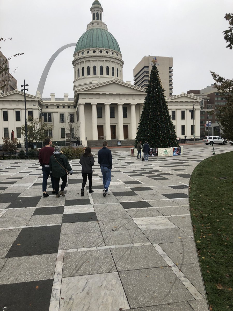 DebbieMonterrey's tweet photo. Great afternoon doing an historic @downtownstlouis walking tour! @landmarks_stl @KienerPlaza @GatewayArchPark https://t.co/PCQXc7LoQ1