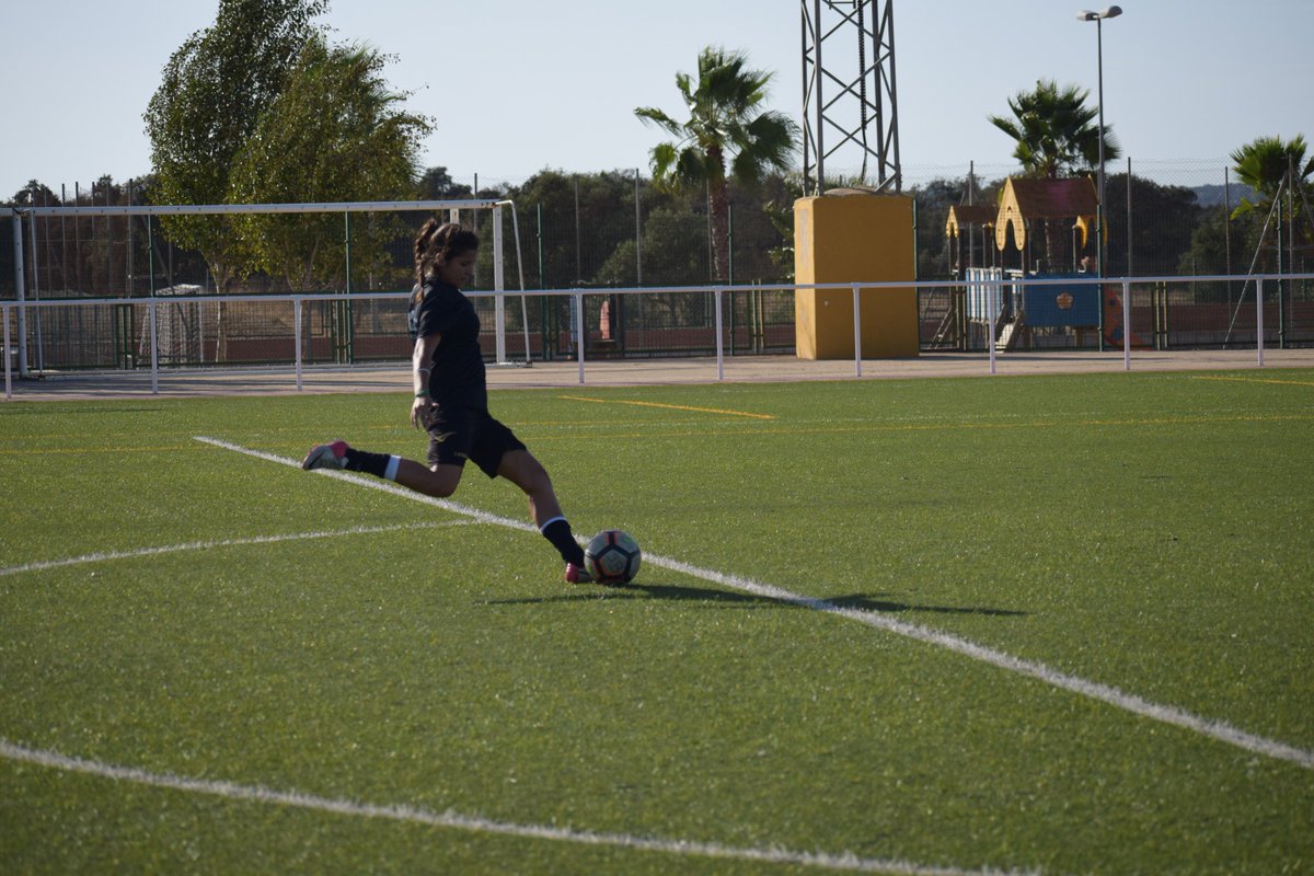 sanbartolomecff's tweet photo. Despedimos este fin de semana lluvioso felicitando a nuestra jugadora Nerea Garcia por su cumpleaños, ¡muchas felicidades! https://t.co/KD70BtzTcd
