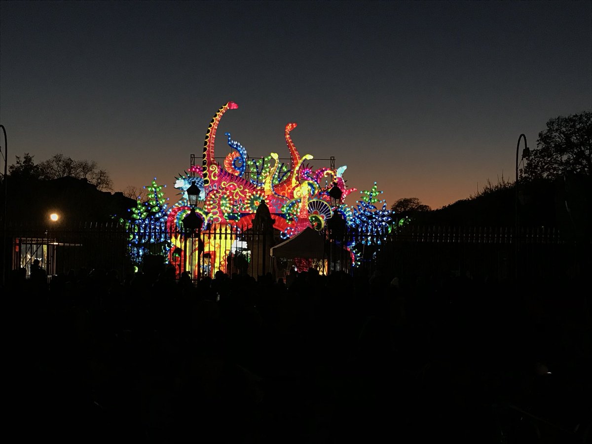 EmelinePHB's tweet photo. Animaux en voie d’illumination #JardindesPlantes #feerique https://t.co/9MkdyQ2B8I