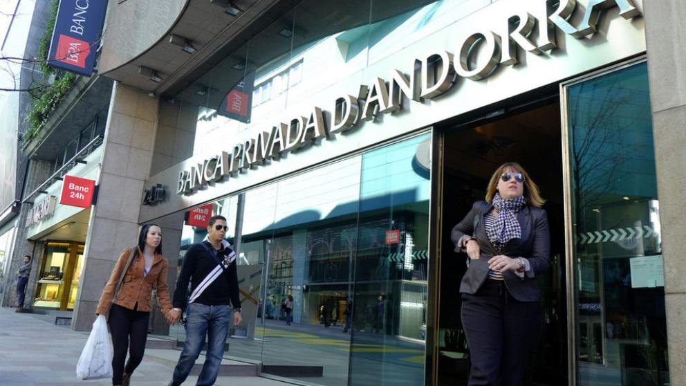 Angelpaezs's tweet photo. José Américo Spinola, quien delató que Odebrecht pagó US$ 100.000 a Alan García por conferencia, también reveló que Uruguay era centro de operaciones de Banca Privada de Andorra (BPA, donde constructora depositó sobornos a funcionarios de gobierno aprista. ¡Qué casualidad! https://t.co/KTCQZmWvZg