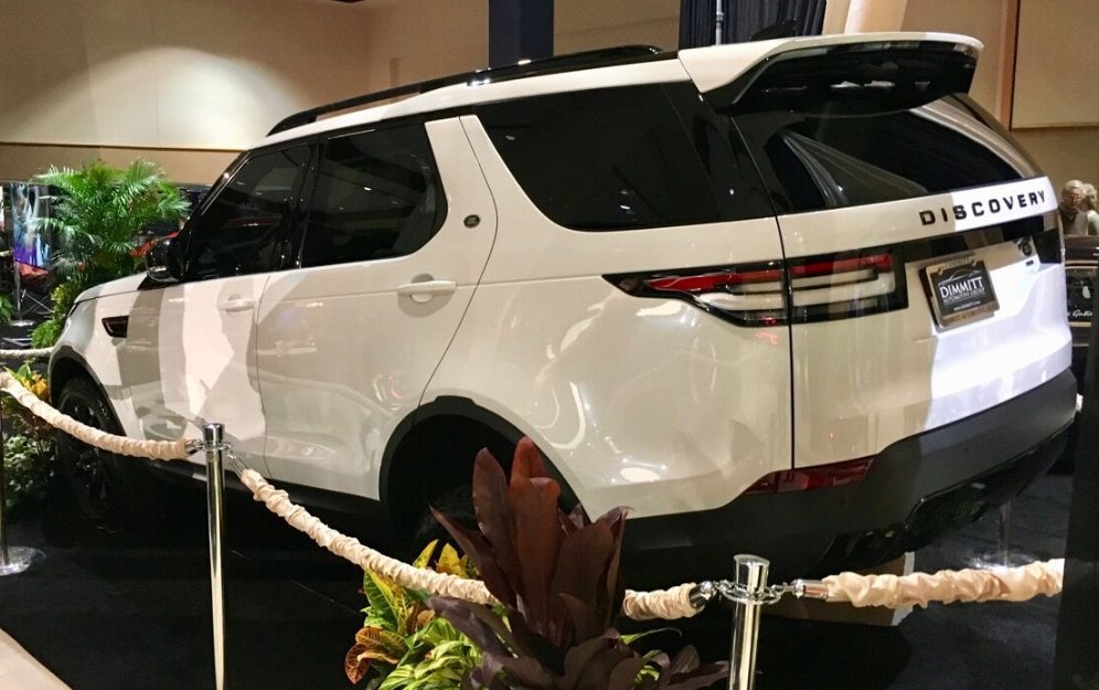 TampaAutoShow's tweet photo. The #TampaAutoShow ends in just 30 minutes! What was the standout ride of the show? 

#LandRover  #Discovery https://t.co/11LmX7ippO