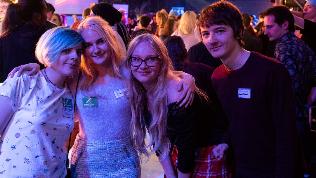 tymrudnik's tweet photo. Beautiful people of #TwitchLDN :D https://t.co/dCodojTf1l