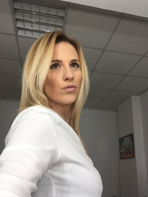 Se questa sera avete voglia di argomenti piccanti io sar&ograve; ospite a &ldquo; non &egrave; L&rsquo;arena&rdquo; su la7 alle 24 https://t<a href="/tag/liveshow"class="tags"><span>#liveshow</span></a><a href="/tag/gnocca"class="tags"><span>#gnocca</span></a><a href="/tag/sexyshow"class="tags"><span>#sexyshow</span></a><a href="/tag/diretta"class="tags"><span>#diretta</span></a><a href="/tag/michell"class="tags"><span>#michell</span></a>