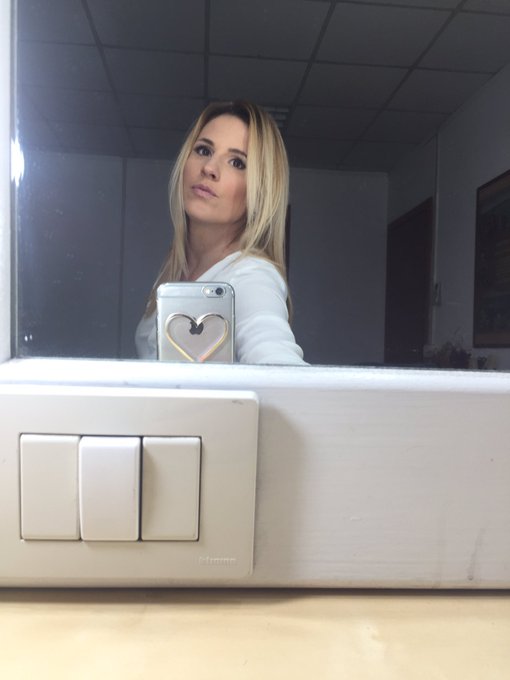 Se questa sera avete voglia di argomenti piccanti io sar&ograve; ospite a &ldquo; non &egrave; L&rsquo;arena&rdquo; su la7 alle 24 https://t<a href="/tag/liveshow"class="tags"><span>#liveshow</span></a><a href="/tag/gnocca"class="tags"><span>#gnocca</span></a><a href="/tag/sexyshow"class="tags"><span>#sexyshow</span></a><a href="/tag/diretta"class="tags"><span>#diretta</span></a><a href="/tag/michell"class="tags"><span>#michell</span></a>