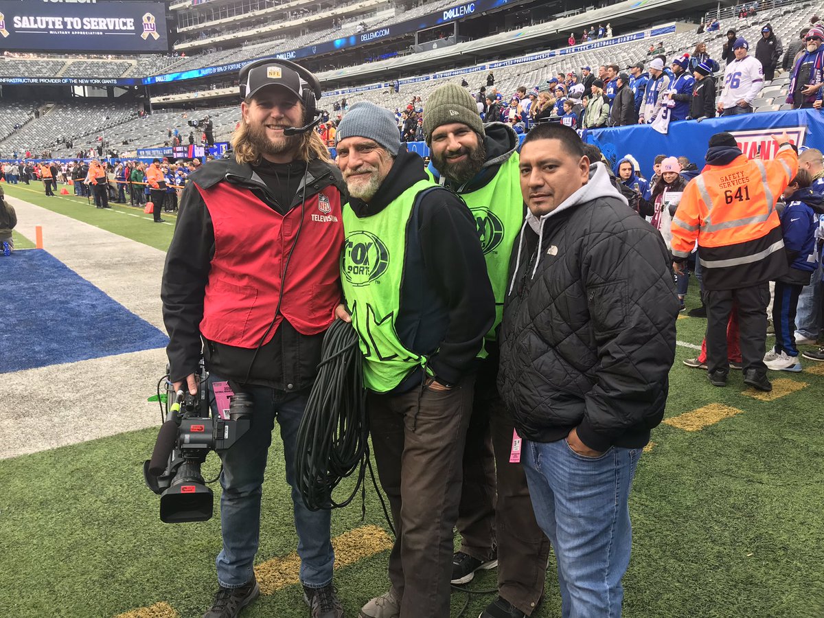 local_1212's tweet photo. 1212 Members, pregame at MetLife Stadium. NY Giants vs TB Bucs. 👍 https://t.co/fGMfsPrxzQ