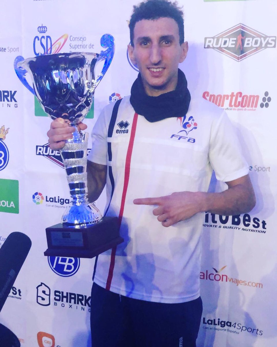 SofianeOumiha's tweet photo. Après 6 mois sans boxer, du à ma blessure, mon retour est réussi. En effet je fini champion de l’union européenne et meilleur boxeur de la compétition.
Un grand merci à tous mes partenaires pour leurs soutiens et leurs confiances.
"La victoire aime l’effort"
#Ensemble https://t.co/f8UeGSHCfw