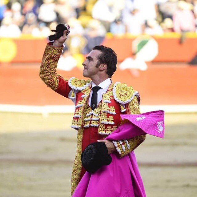 prensaElFandi's tweet photo. Lima.- @DFelFandi corta una oreja al tercero en #Acho. 

📷: @PlazaDeAchoCT .

 #ElFandi2018 https://t.co/Jur0To7lzk