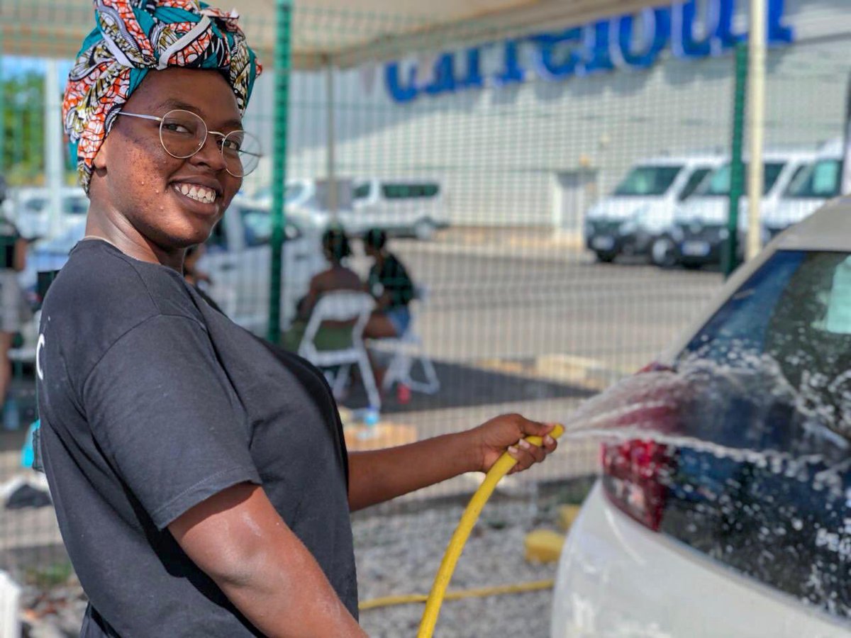 bde_egcguyane's tweet photo. Aspirateurs , éponges , savons , et surtout des voitures !!! Tous les éléments étaient là pour ce Car Wash 🤣🚘🛁 #egcguyane #carwash https://t.co/zymGG1ORoo