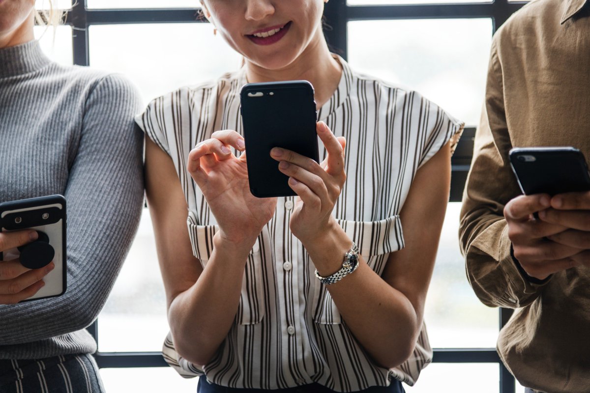 hootsuite's tweet photo. Your reputation on social media revolves around the community you build and the content you publish. Here's how to strengthen your brand reputation: https://t.co/AVUXMxRq9I https://t.co/k9WDygou7i