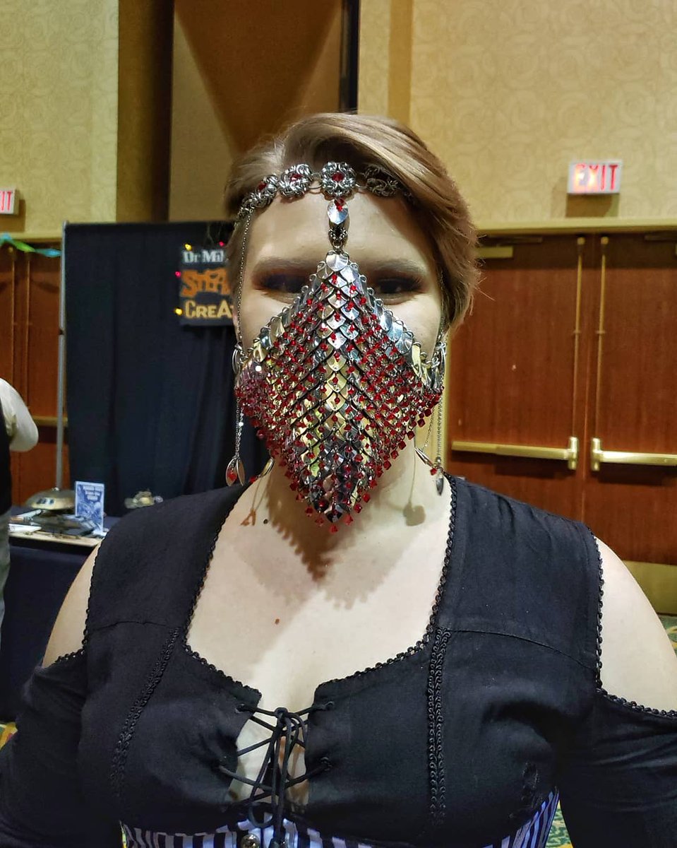 RogueMaille's tweet photo. I didn't manage to take many pics this weekend at Teslacon, but here's a few fun ones :) #chainmaille #chainmail #scalemaille #scalemail #steampunk #steampunkfashion #steampunkaccessories #dieselpunk #teslacon #teslacon9 #armor #cosplay #handmade #roguemaille https://t.co/c32I6NNUW7