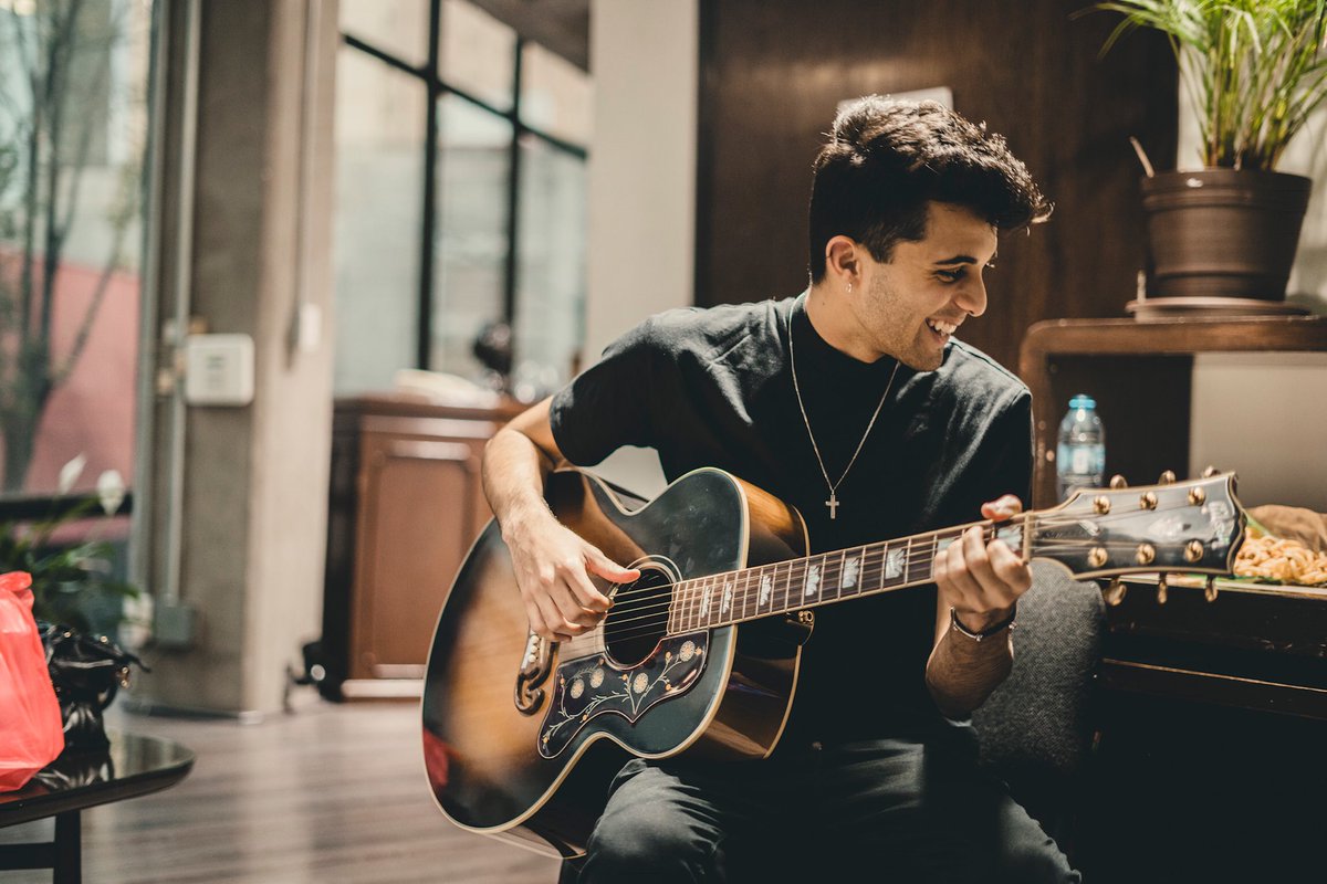 ErickBrianColon's tweet photo. Deje de creer, me hice un indolente 🎶🎸 #LlegasteTu https://t.co/BBN3xo745v