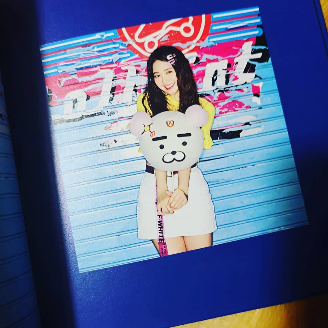 Andrea1306's tweet photo. MOMOLAND - Fun to The World
#momoland #모모랜드 #funtotheworld #minialbum #kpop #yesasia #dublekick #cd #music #findingmomoland #andrea1306collection #baam #빙고게임 #bingogame #nancymomoland #혜빈 #momolandjane #나윤 #주이 #아인 #연우 #momolanddaisy #태하 #love #musicismylife https://t.co/mz8j6L3FLR