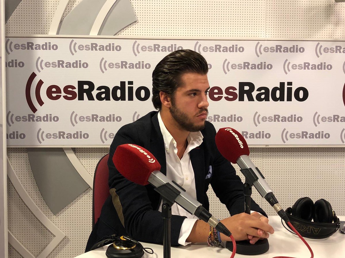 El torero Álvaro García (<a href="/AlvaroGarciaINF/">Álvaro García Info</a>) visitando los estudios de <a href="/esRadio/">esRadio</a>