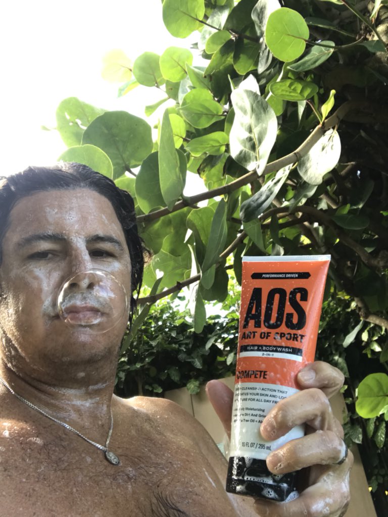 HappyReef76's tweet photo. Scrub it!!! @ArtofSport #bornformore https://t.co/4NNDBomwXr
