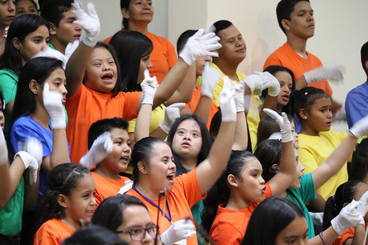 Con gran emoción y llenos de esperanza dimos inicio al Módulo Coro de Manos Blancas Honduras, San Pedro Sula. Imágenes de la muestra musical. Felicidades a todos los participantes.<a href="/naybethgarcial/">Naybeth Garcia Lopez</a> <a href="/oswaldoarr/">Oswaldo Rodriguez</a> <a href="/JhonnyGomezT/">Jhonny Gómez</a> #ManosBlancasHNSPS