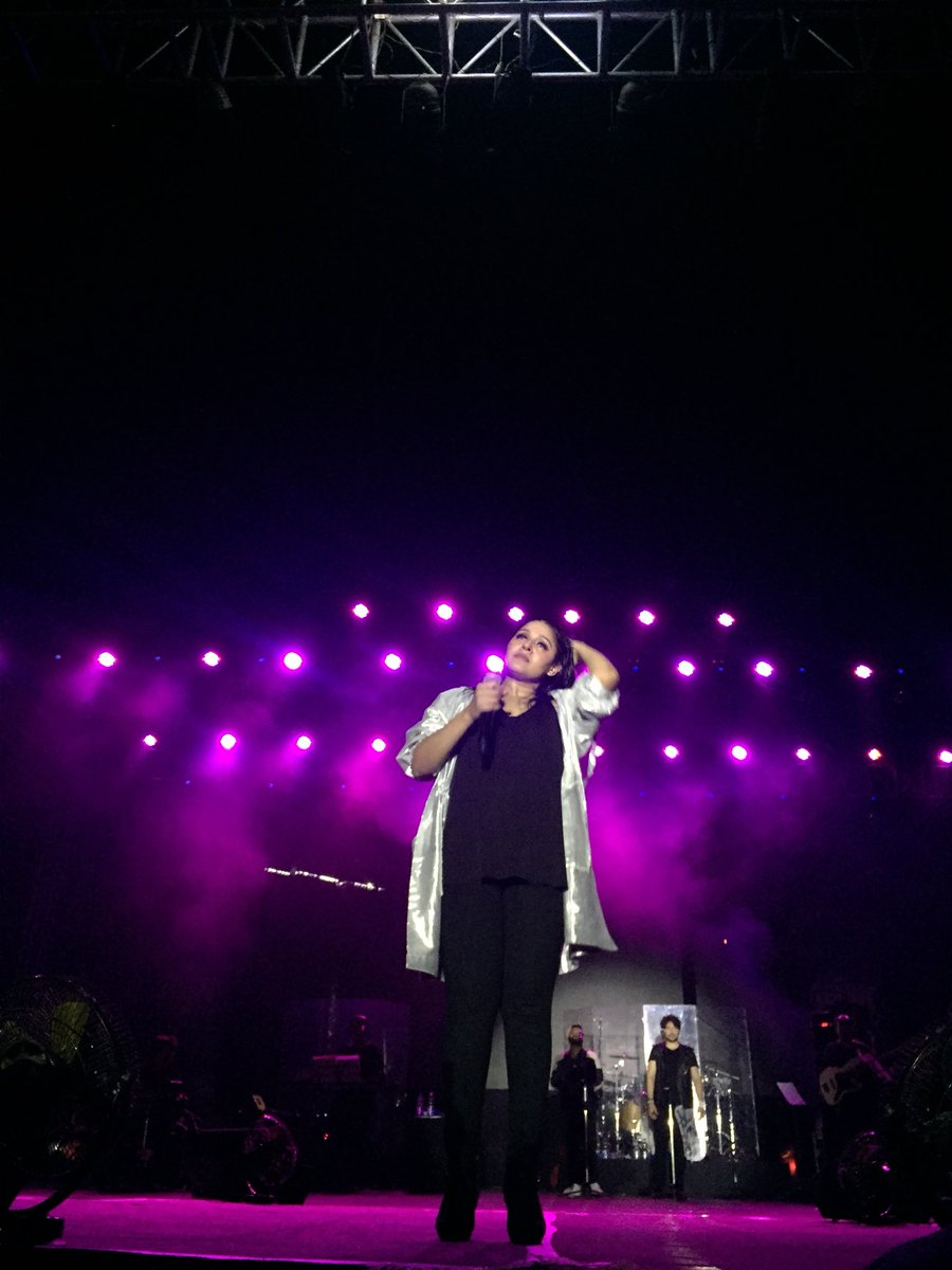 juggypm's tweet photo. Today I admit @SunidhiChauhan5 is the most energetic,powerful performer in the entire nation. 130 minutes of enthralling performance and she was never tired. That was some legendary performance at @ximbee Xpressions 2018
#Bhubaneswar #concerts #teamtsl https://t.co/fbFXu27PN9