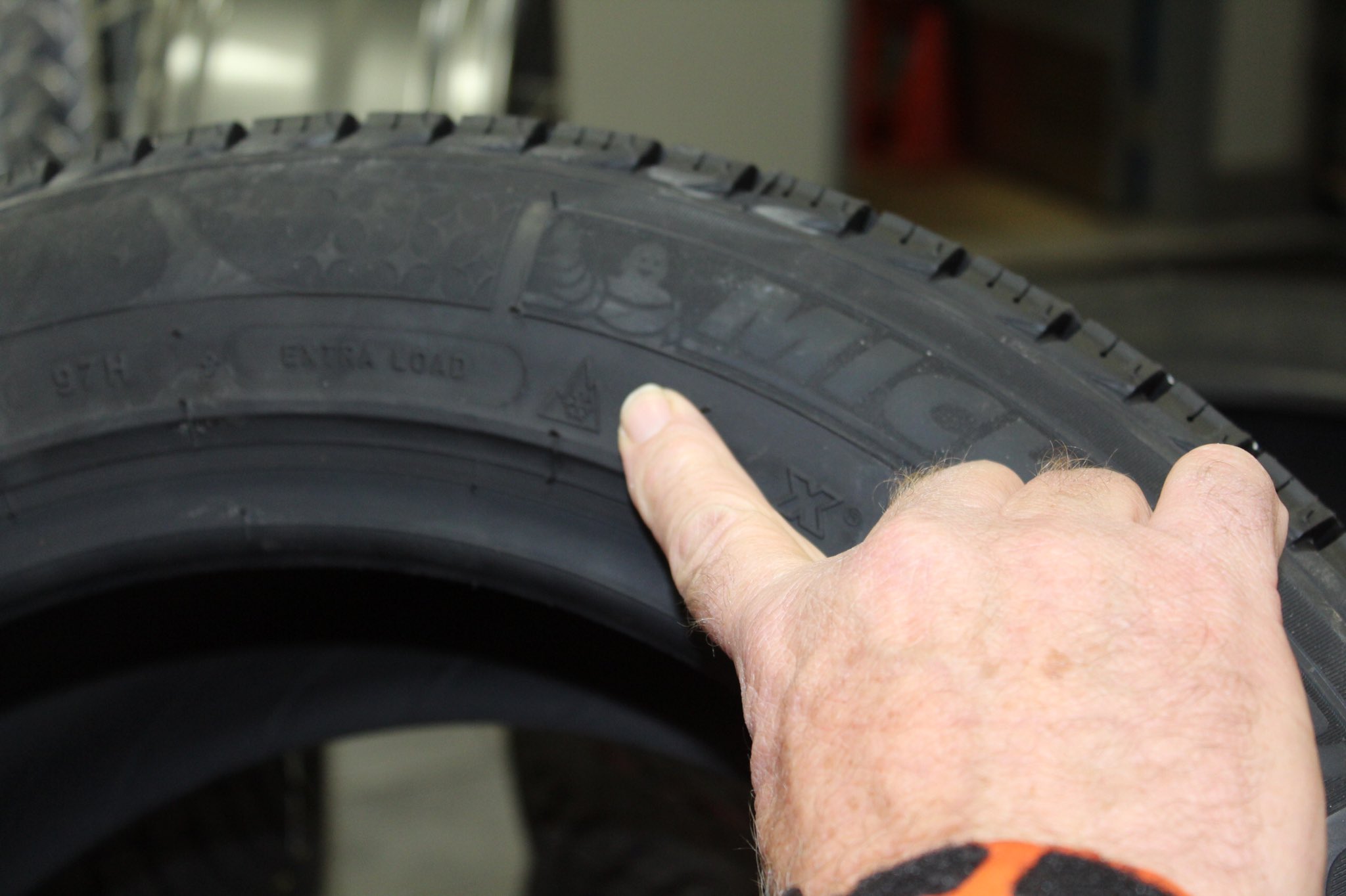 Snowflake symbol means safe tires for Canadian winters. Get the most for your money across the seasons - info and other tips up on the blog: https://t.co/kvMThwRT3v @KalTire #spons #kaltire #safetires #winterready #yeg https://t.co/lOPCYyR6Xn