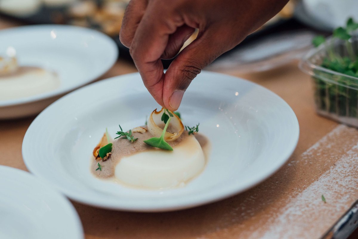 SAISONSMTL's tweet image. Gift the foodie on you list a certificate for an unforgettable and unique SAISONS event to be redeemed any time they like. Just email us at info@saisonsmtl.com and we'll take care of everything! saisonsmtl.com {photo @alislatphoto} #SAISONSMTL #Montreal