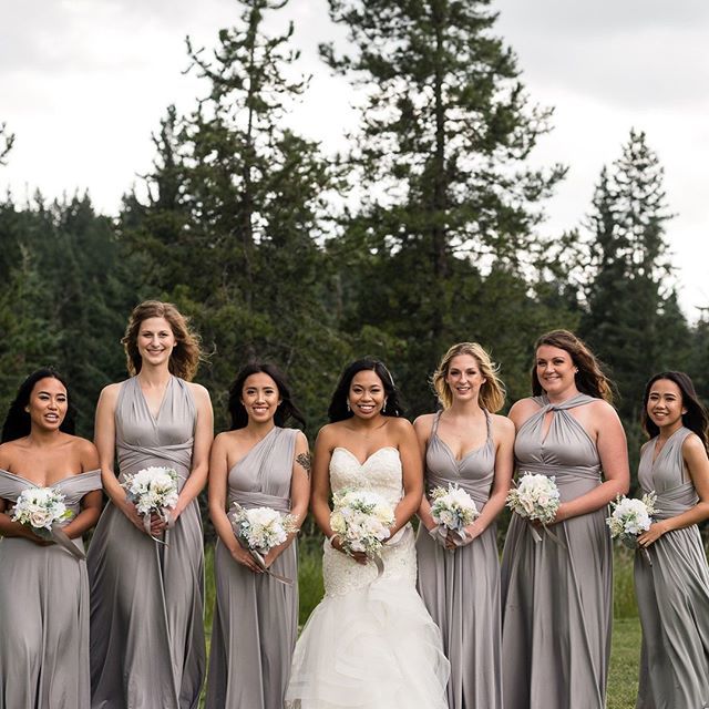 henkaa_'s tweet image. Bridesmaids are the sisters you get to choose. 💞⠀
📷: Red Tree Photography⠀
.⠀
.⠀
.⠀
.⠀
.⠀
.⠀
.⠀
.⠀
.⠀
.⠀
.⠀
.⠀
#silvergray #convertibledress #whiteandgray #weddinginspiration #bridesquad #onedressinfinitestyle #infinitydress ift.tt/2zhx0Mx