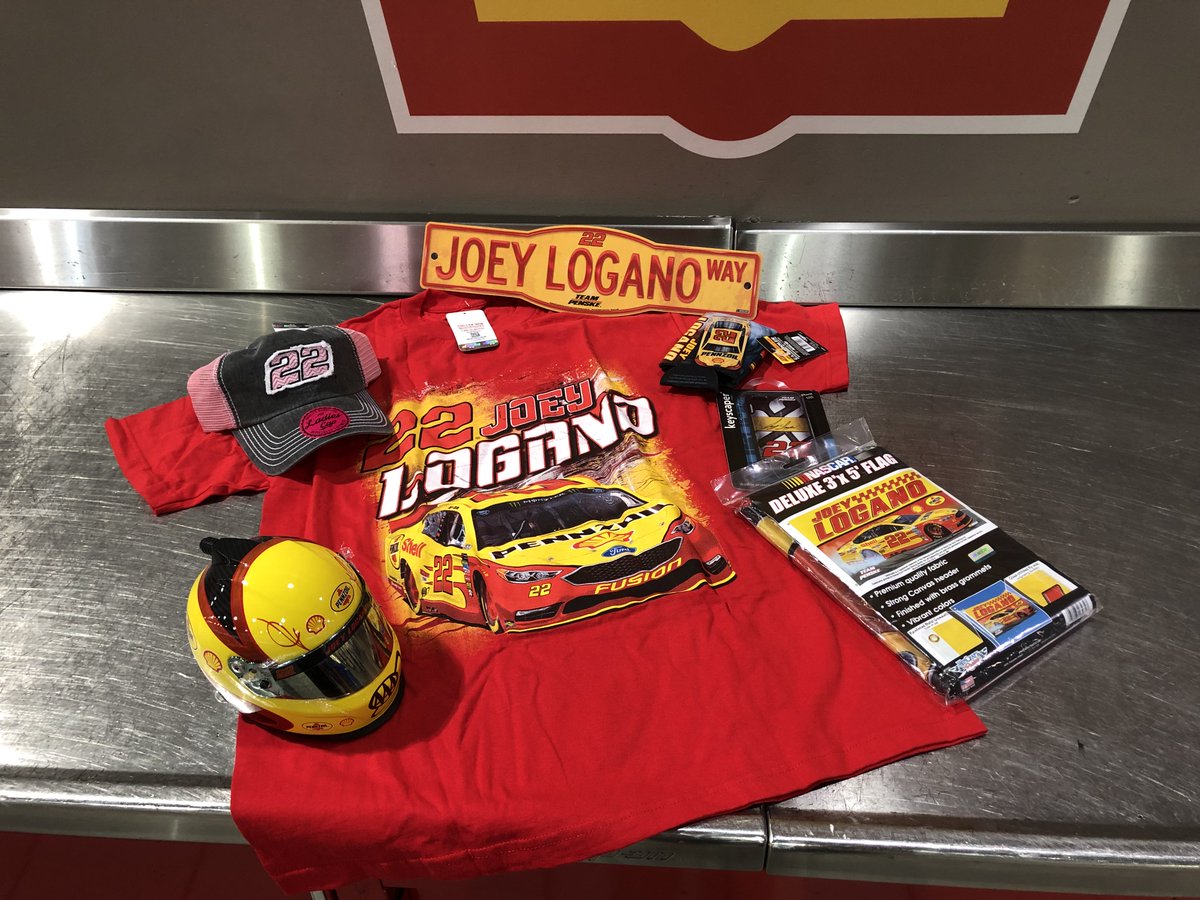 🏁 Retweet for your chance to win this @JoeyLogano prize pack to celebrate his 2018 <a href="/NASCAR/">NASCAR</a> Cup Series championship! 

Ends 11/19/18 at 11:59 p.m. ET.

Rules:  bit.ly/2PKiZgI

#NASCARPlayoffs | #Championship4 | #TeamJL