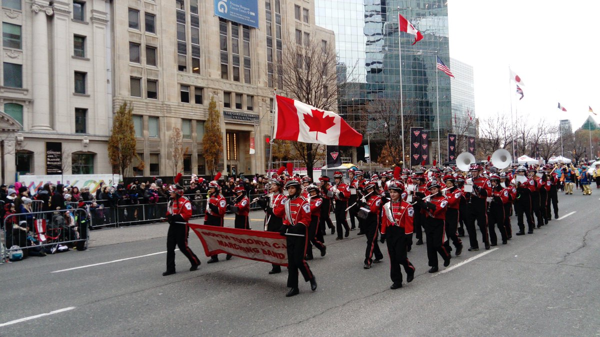 Fantastic santa parade, no one does it better #Torontosantaparade