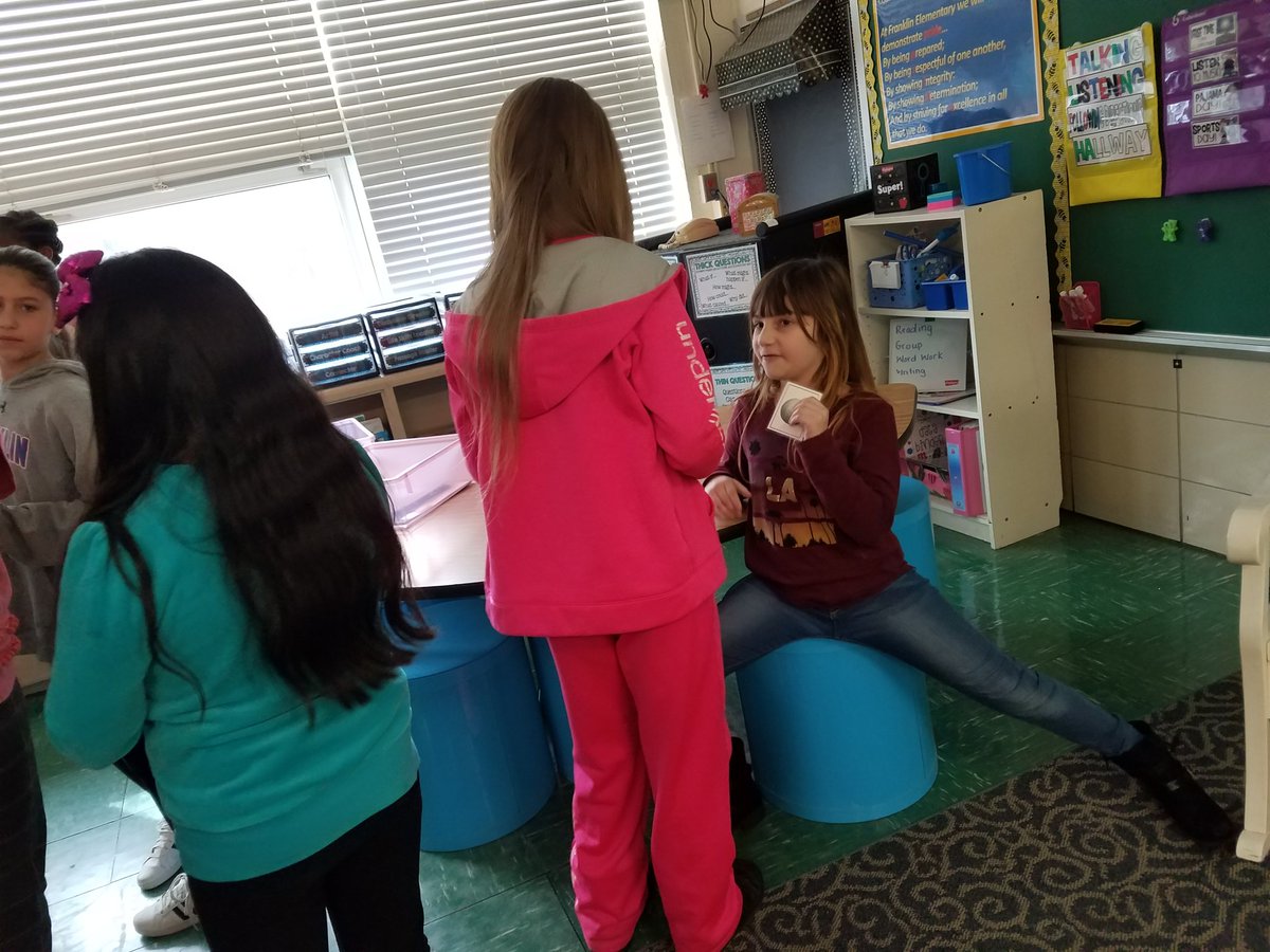 SraChupnick's tweet photo. Playing a conversation game to practice talking about the sports we like to play/do in Spanish in Gr4 @FranklinELsch in Mrs. Bentz's class! @dawn_bentz https://t.co/N63ZqGRTZM