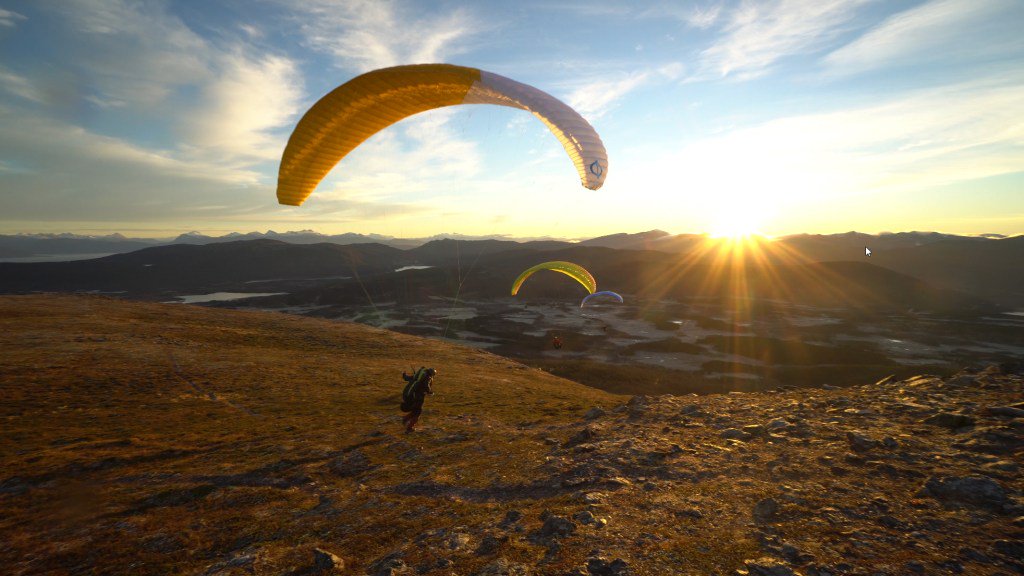 HofstadNET's tweet image. Paragliding – Storlitinden by sunset hofstad.net/2018/11/19/par…