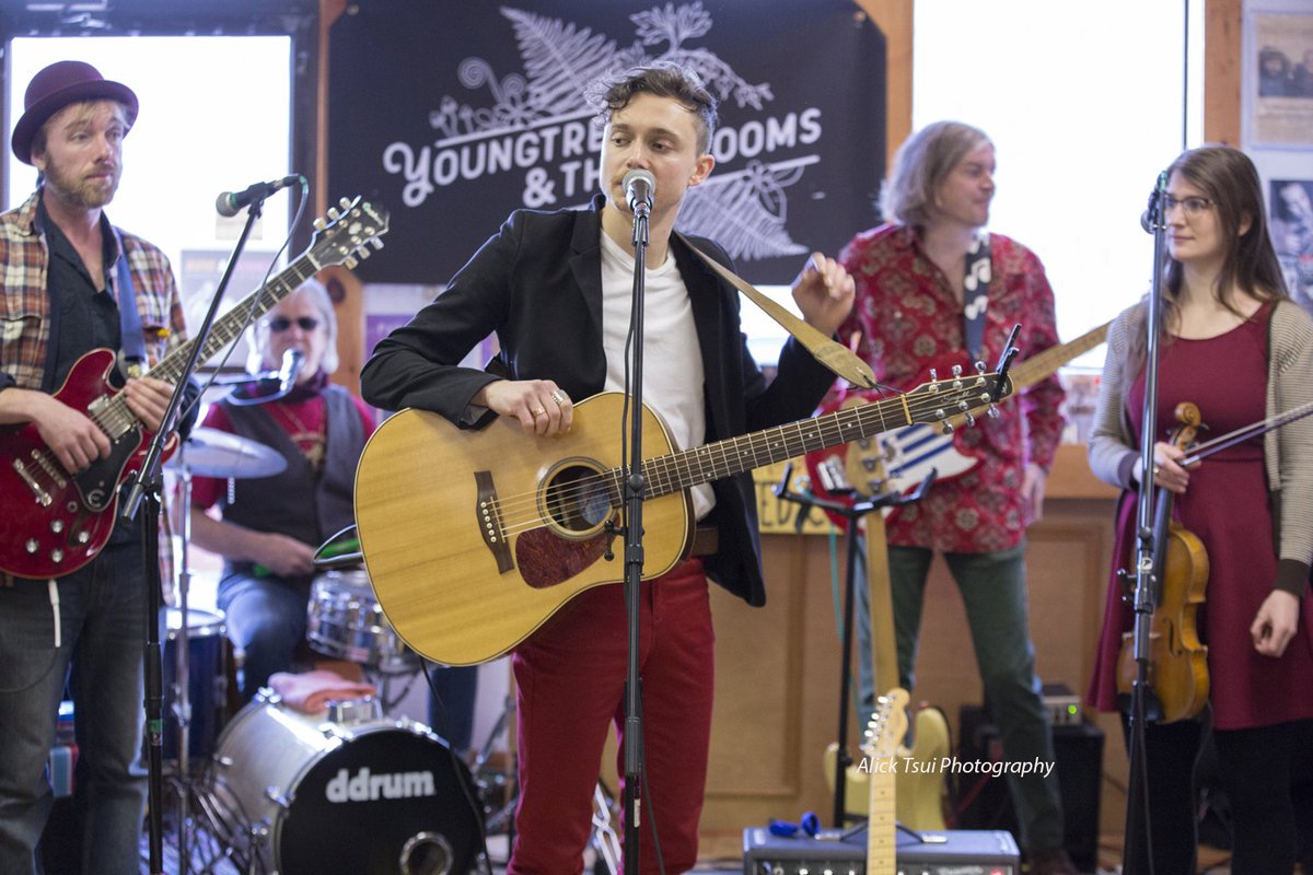 positively4ever's tweet photo. Great music by @pwyoungtree #CDRelease @fredsltd @NLLiveEvents @EventsNFLD @CBCWam tonight at #ShipPub&Kitchen @_MusicNL_ #PeterWillieYoungtree #carolebestvater @godin_guitars https://t.co/Cpok1p4O43