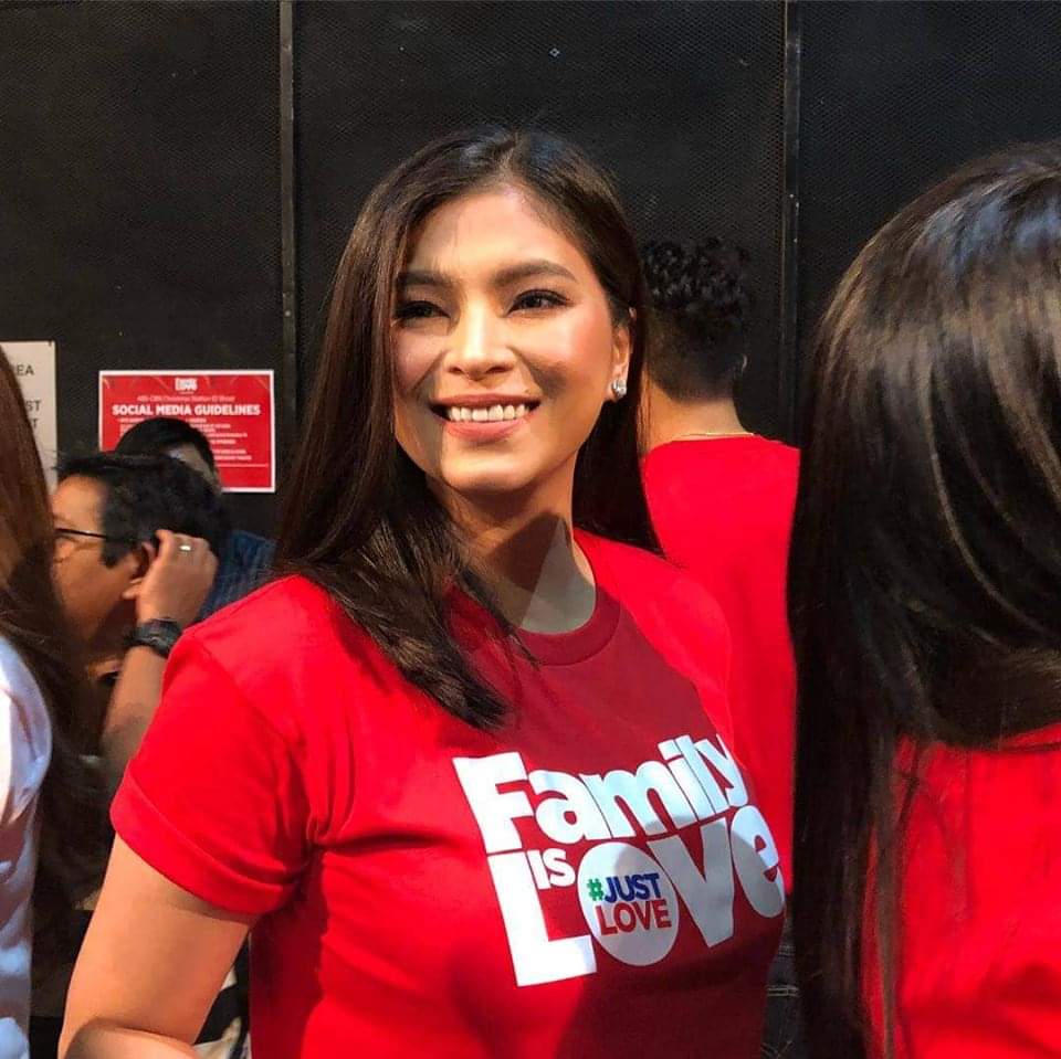 AngelSupporters's tweet photo. The luminous beauty of Queen Angel Locsin in ABS-CBN Christmas station ID๐๐๐
#FamilyIsLove
#BeautyWithPurpose
#QueenAngelLocsin
@143redangel
@ericjohnsalut
@ABSCBN https://t.co/rR0RdX1nex