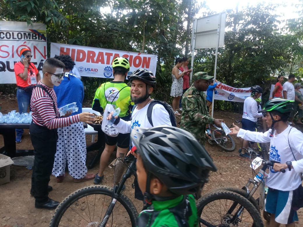 Ejercito_Div6's tweet photo. #BatallónAcciónIntrgral6 @Ejercito_Div6 , se vinculó al gran ciclopaseo realizado en la vereda el #Manatial  Florencia dónde participo la medallista olímpica @marianapajon.
@Ejercito_CAAID @Ejercito_Div6 https://t.co/4JKo5ka01h