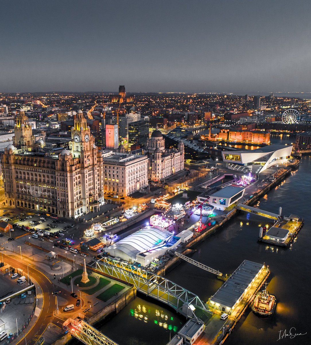 "If <a href="/carlsberg/">Carlsberg</a> did aerial photos of #Liverpool Waterfront. ❤️Xmas here! <a href="/VisitLiverpool/">VisitLiverpool</a> <a href="/scousescene/">ScouseScene</a>