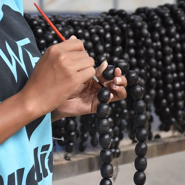 MyOwnBali's tweet image. Final touch on the #olive #woodenbeads for the #partitionscreen on the windows of this #greekrestaurant in #difcdubai ift.tt/2QTs2fI