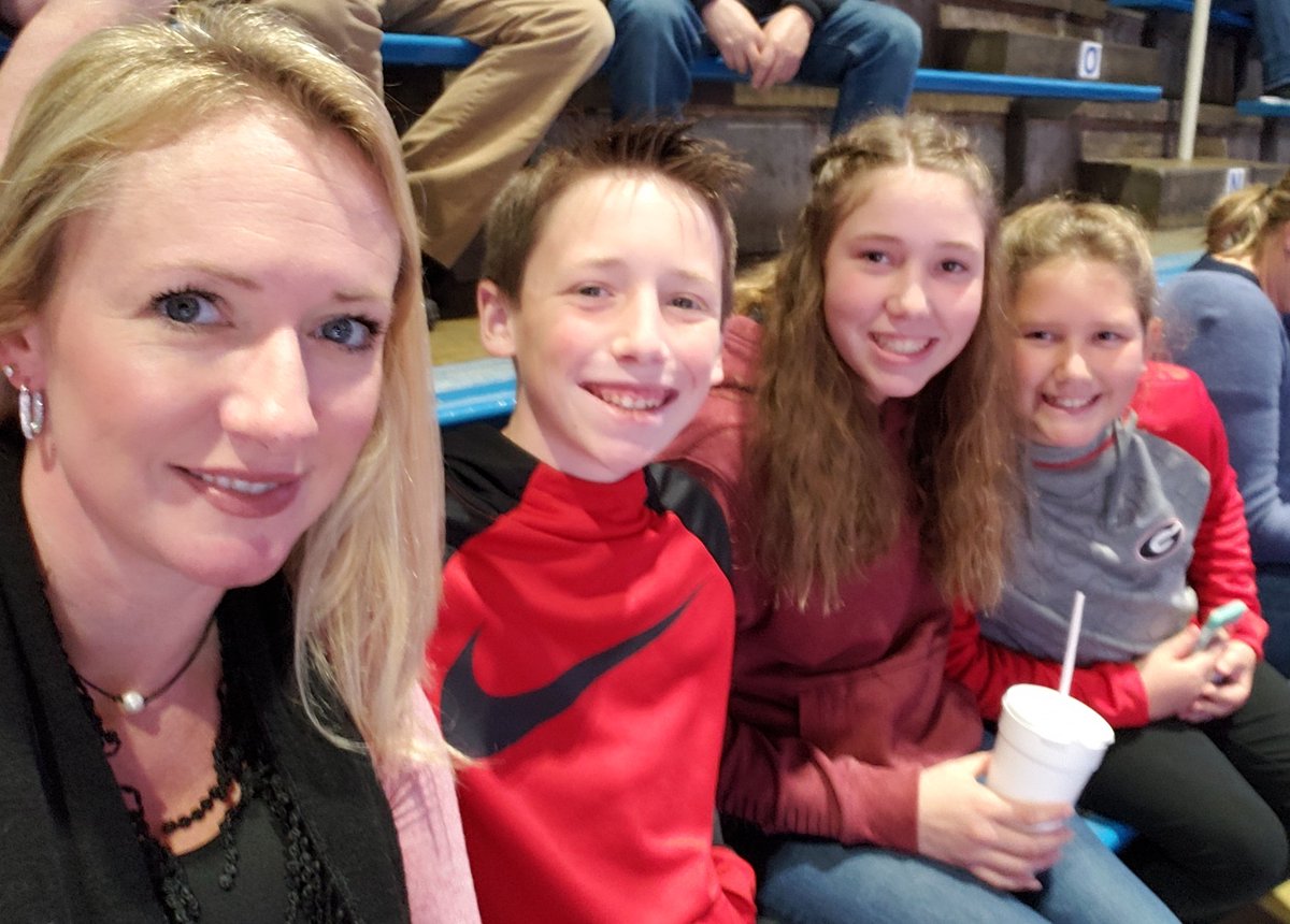 Taking in a little basketball. #WeAreUK #supportingSEC #GoDawgs