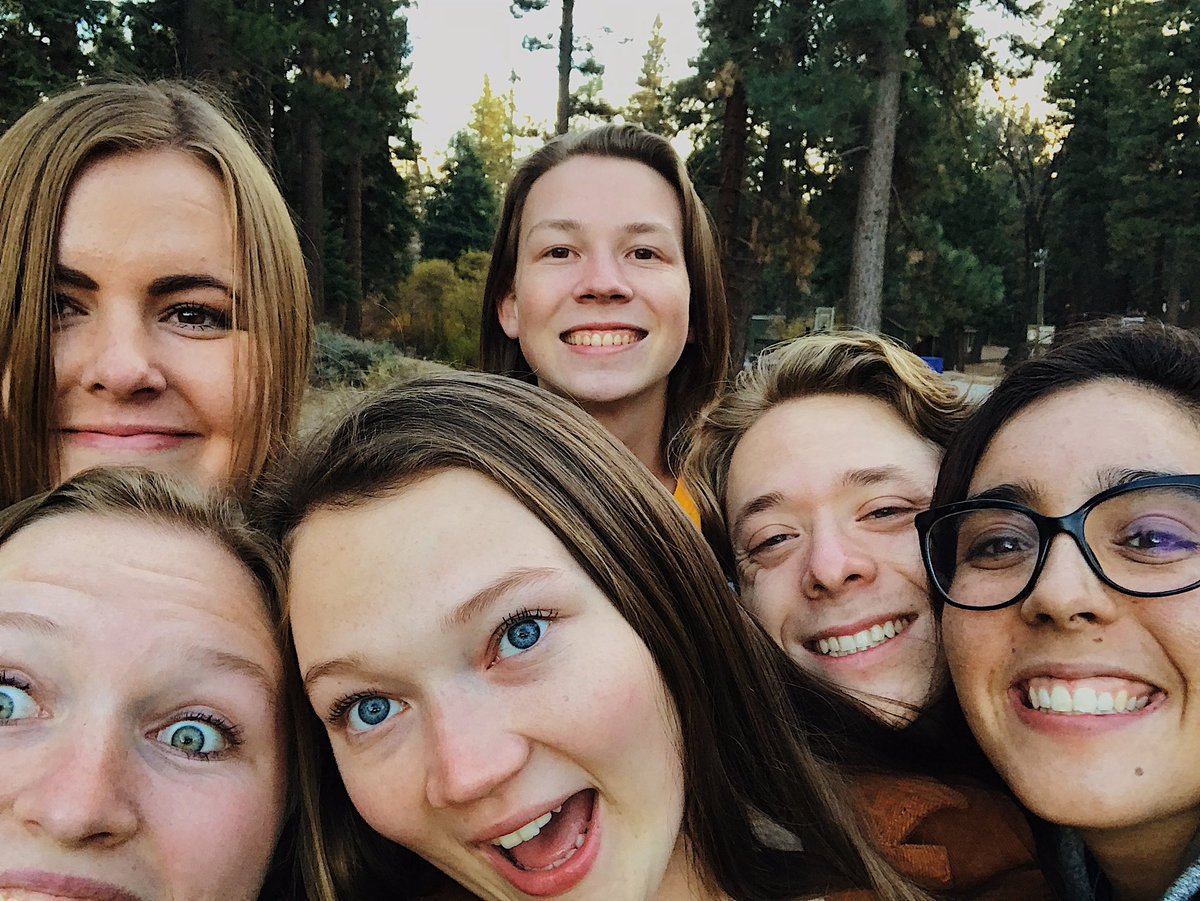 liles_lexi's tweet photo. 10/10 would recommend flying back to camp to spend the day with your besties https://t.co/q5ytxlJLeQ
