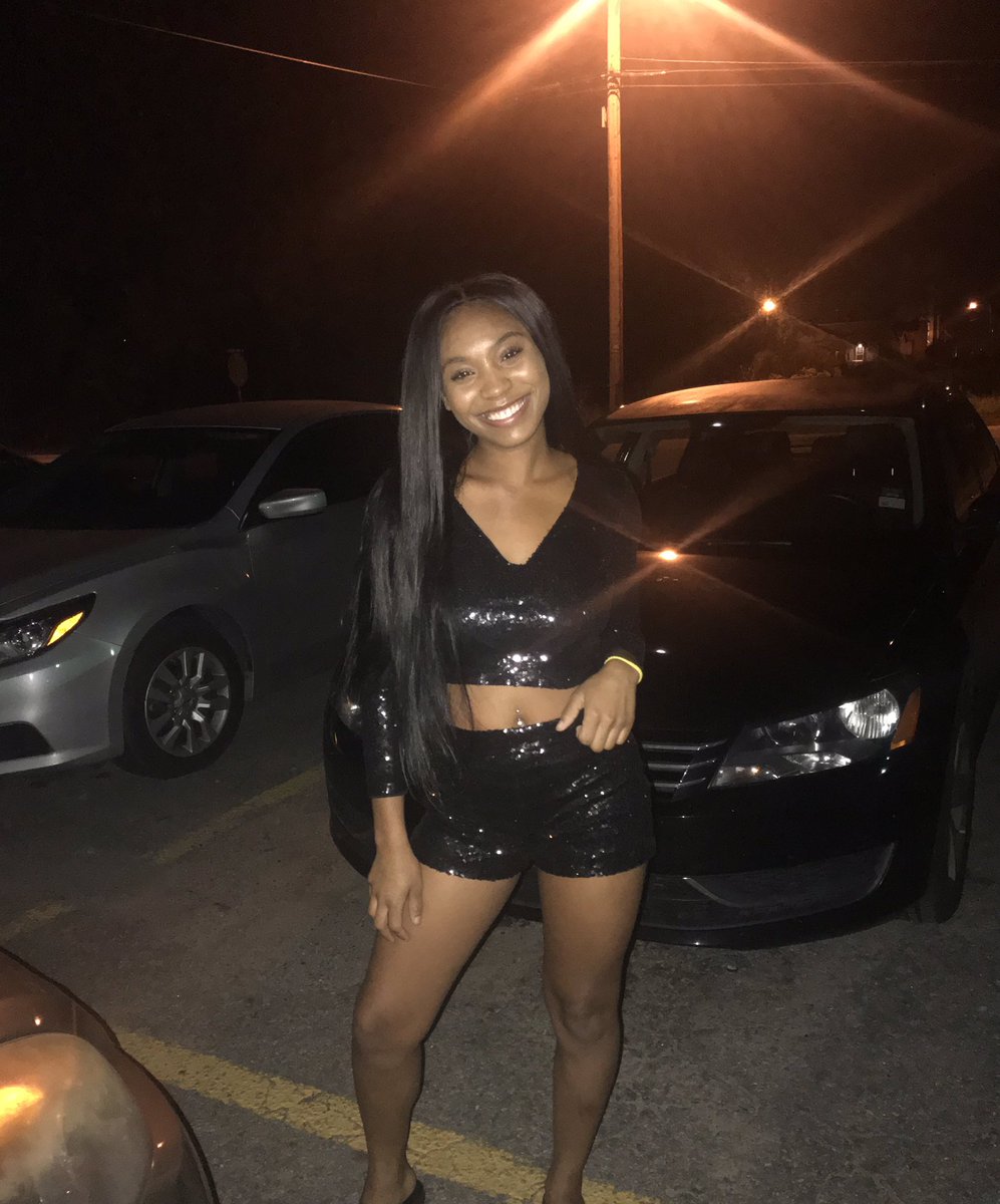Jahnel_'s tweet photo. #Cu22 #hoco2k18 💋 https://t.co/Vedksx02vi