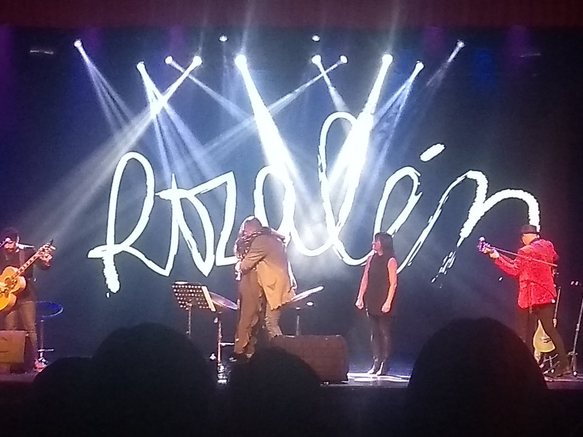 TeffSuarezC's tweet photo. @RozalenMusic definitivamente tú sí tienes girasoles en los ojos, porque tu hermosa alma se refleja atraves de ellos y de tú música, fue una fortuna poder presenciar esa increíble energía
¡¡Que la vida siempre nos quiera bien!! https://t.co/PRSa07yrKX