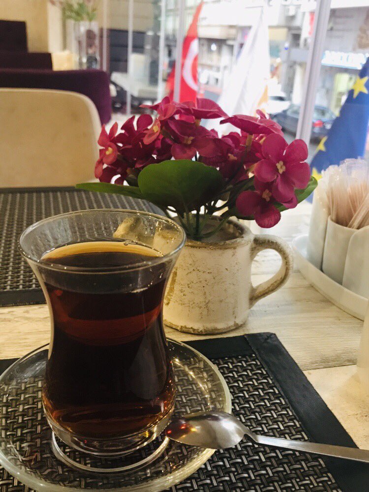 Kendime günaydın.
Sevdiklerime günaydın.
Yüreği güzel, insan gibi insanlara günaydın.

#Pazartesi