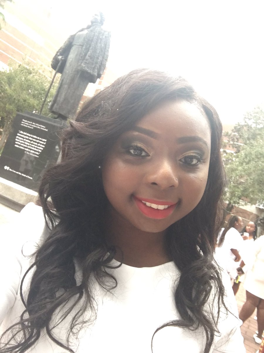 __safiyyah's tweet image. Woman of SUBSTANCE 💛🖤  #Sistuhs #iZoom