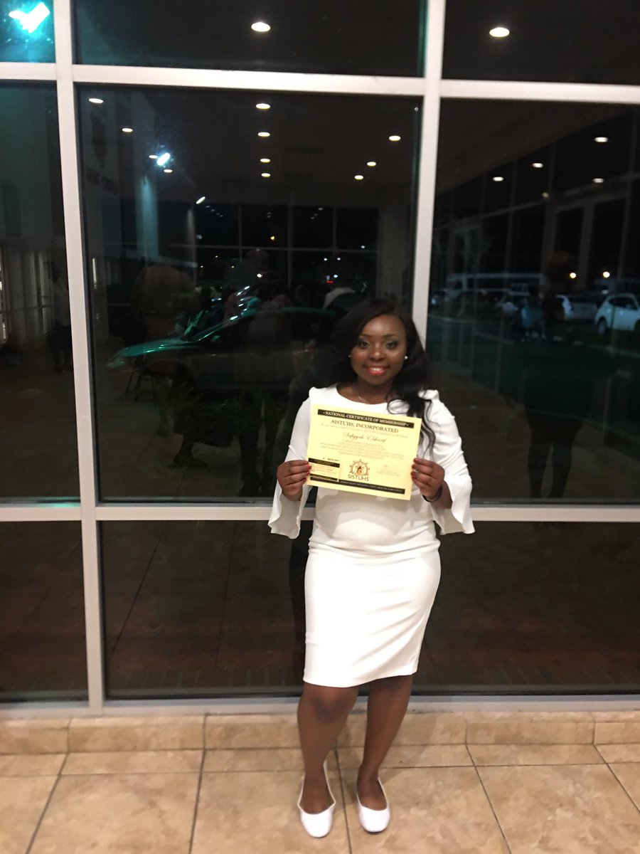 __safiyyah's tweet image. Woman of SUBSTANCE 💛🖤  #Sistuhs #iZoom